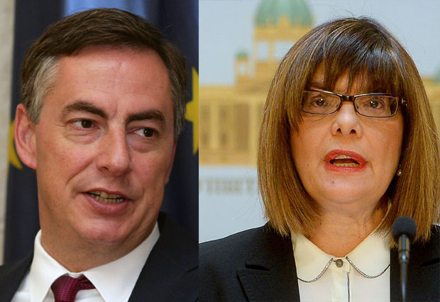 Мекалистер мири власт и опозицију